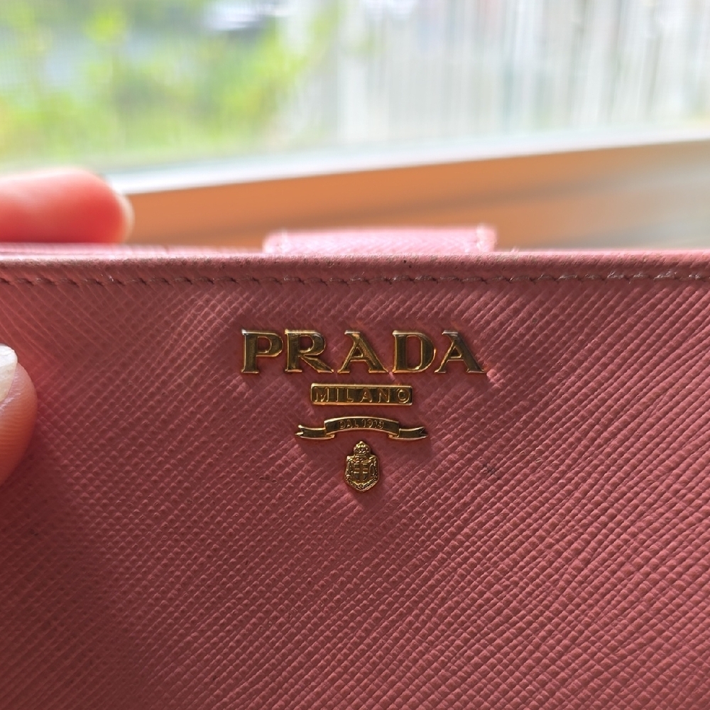 Prada Wallet w/ Dustbag and Box. - Picture 8 of 16